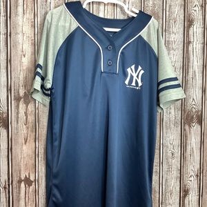MLB New York Yankees T-shirt size L-10/12